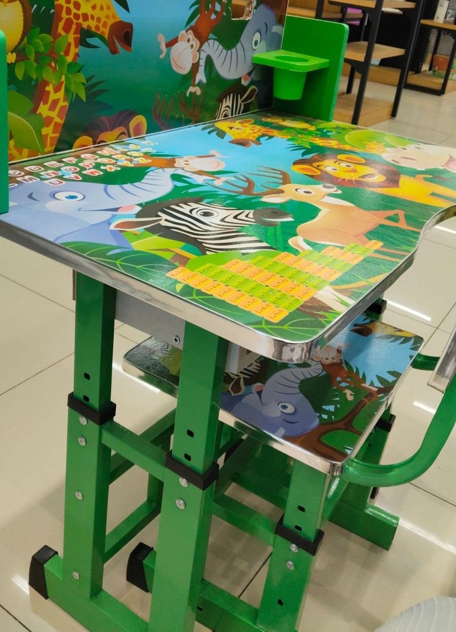 Escritorio + silla de niño regulable con diseño