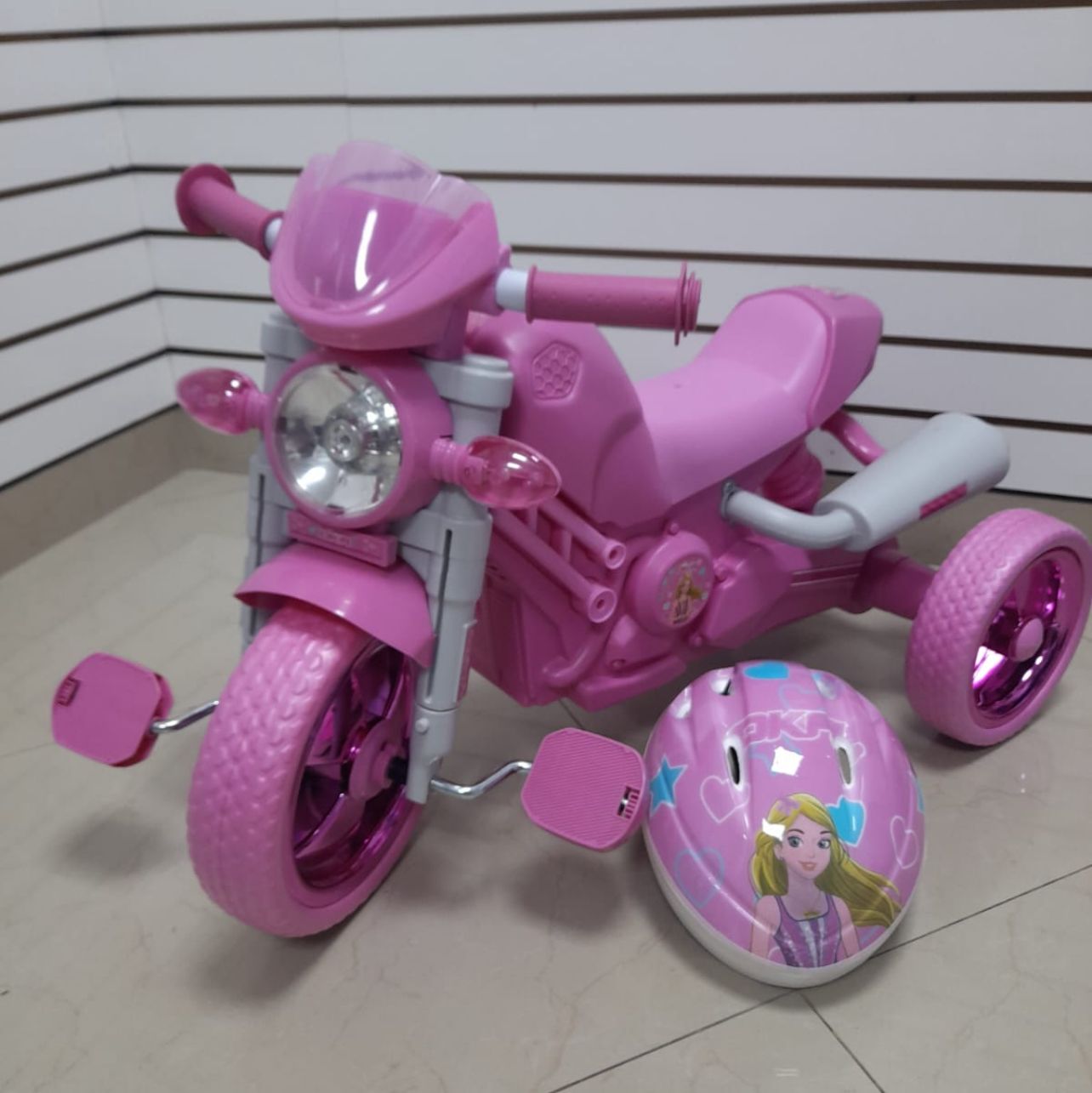Trimoto a pedal musical con casco AE-606