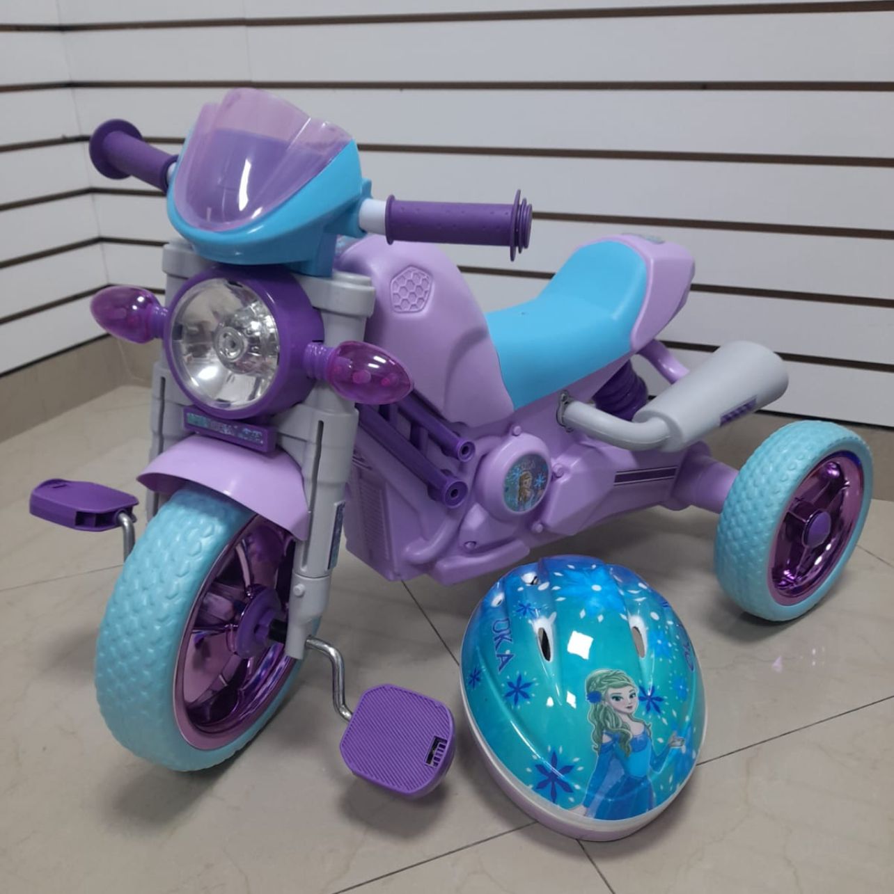 Trimoto a pedal musical con casco AE-606
