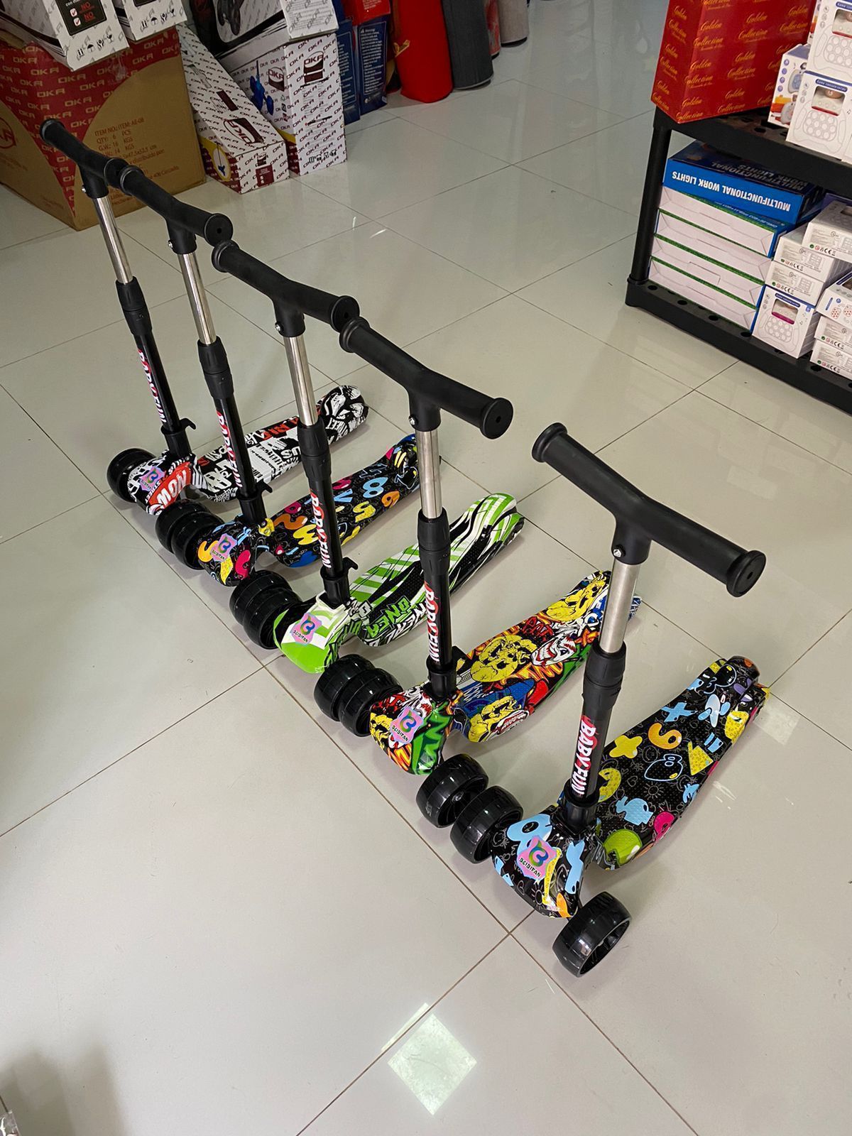 Scooter diseño graffiti para niños con luces en las llantas hidráulico