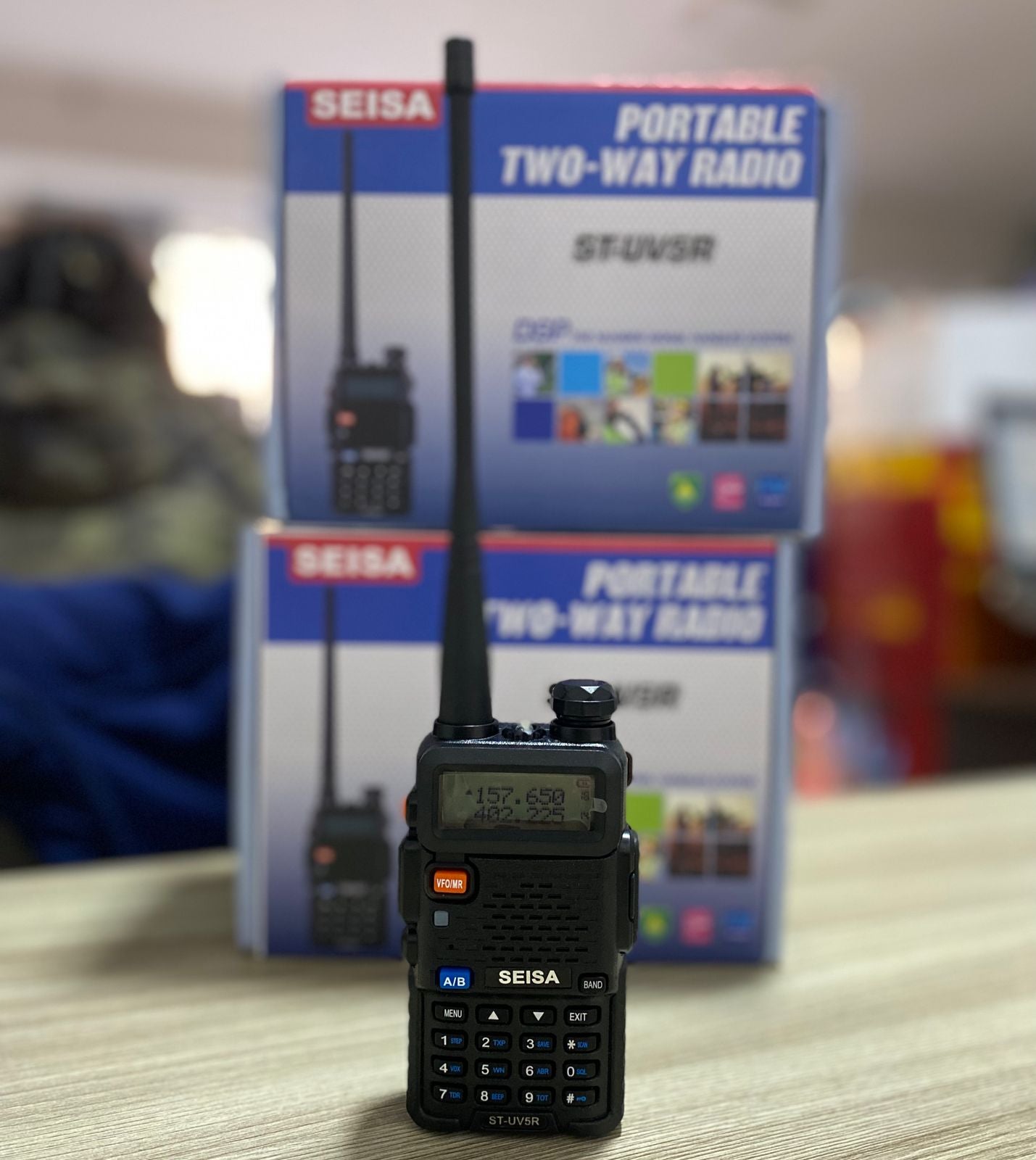 Radio de comunicación walkie talkie SEISA modelo ST-UV5R Power 8W Alcance Promedio 10 km (2 radios)