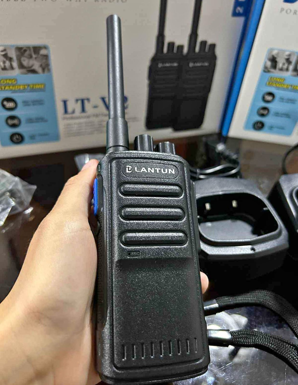 Radio de comunicación walkie talkie LANTUN LT-V2 (2 Radios) Alcance promedio 6Km