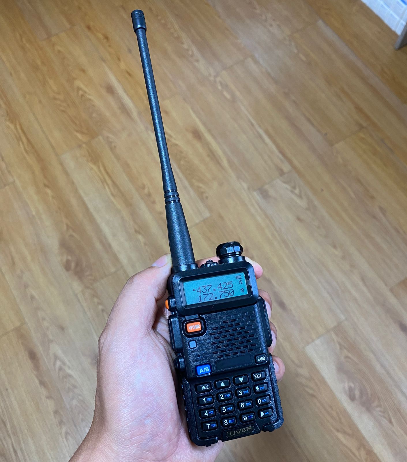 Radio walkie talkie UV-8R Wanneton (2 radios) Alcance promedio 5Km
