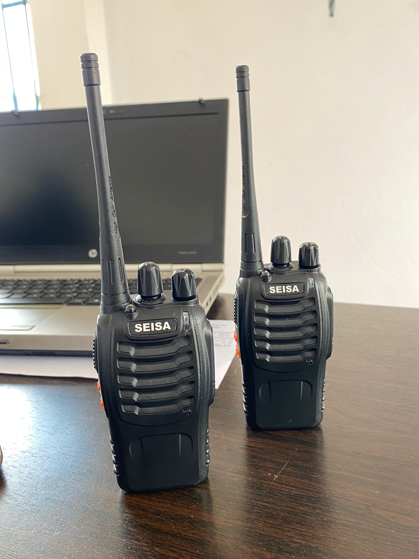 Radio de comunicación walkie Talkie SEISA ST B888S (2 radios) Alcance promedio 5km