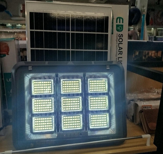 Reflector con panel solar 800 Watts incluye control