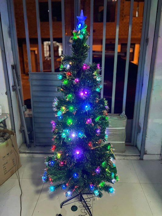 Árbol de navidad con luces led incluidas 2.10m